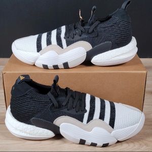 NWT adidas Trae Young 2 Basketball shoes size 11 mens NBA sneakers